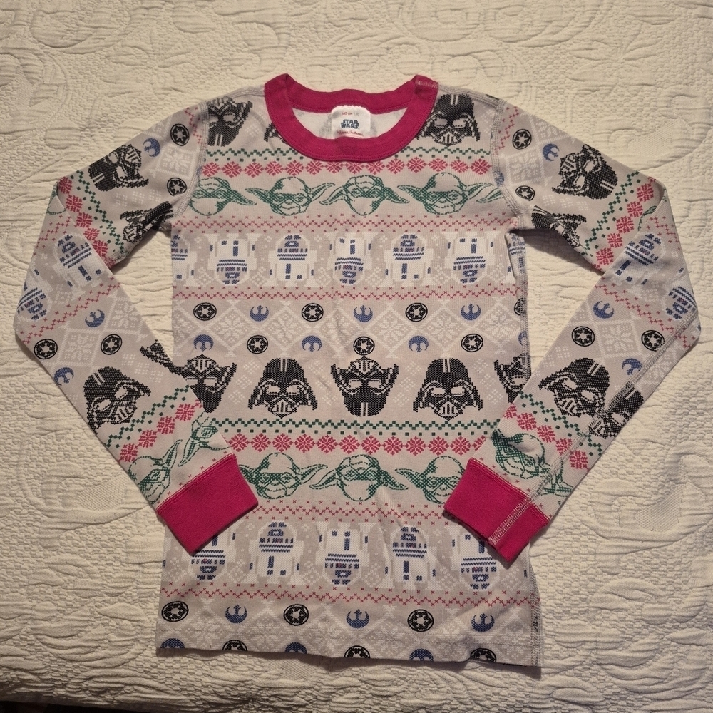 Hanna Andersson pajama top size 140 or 10 Star Wars with snowflake design